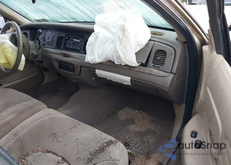 2000 Ford Crown Victoria Lx from USA, damaged, VIN 2FAFP74W8YX118071